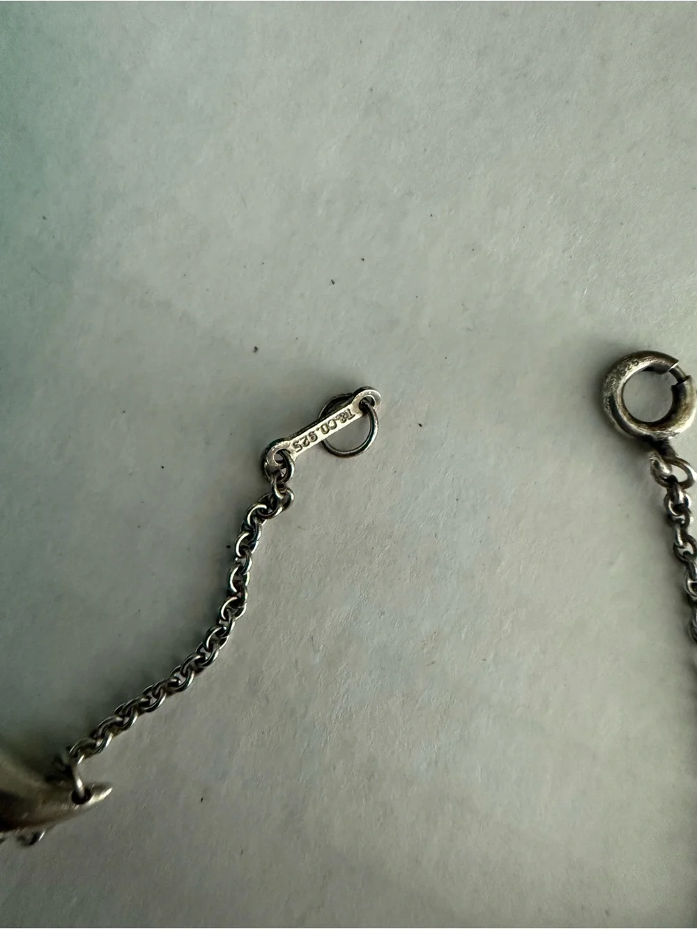 Tiffany & Co. Silver Teardrop Charm Bracelet with pouch - Picture 2 of 3